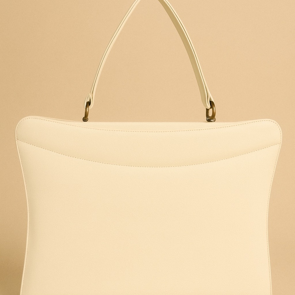 1960s Vintage Cream Leather Handbag with Red Lining